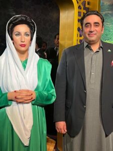 سابق وزیر اعظم بے نظیر بھٹو کے مومی مجسمے کی نقاب کشائی 1 سابق وزیر اعظم بے نظیر بھٹو کے مومی مجسمے کی نقاب کشائی