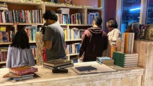 دبئی میں مفت کتابیں حاصل کریں